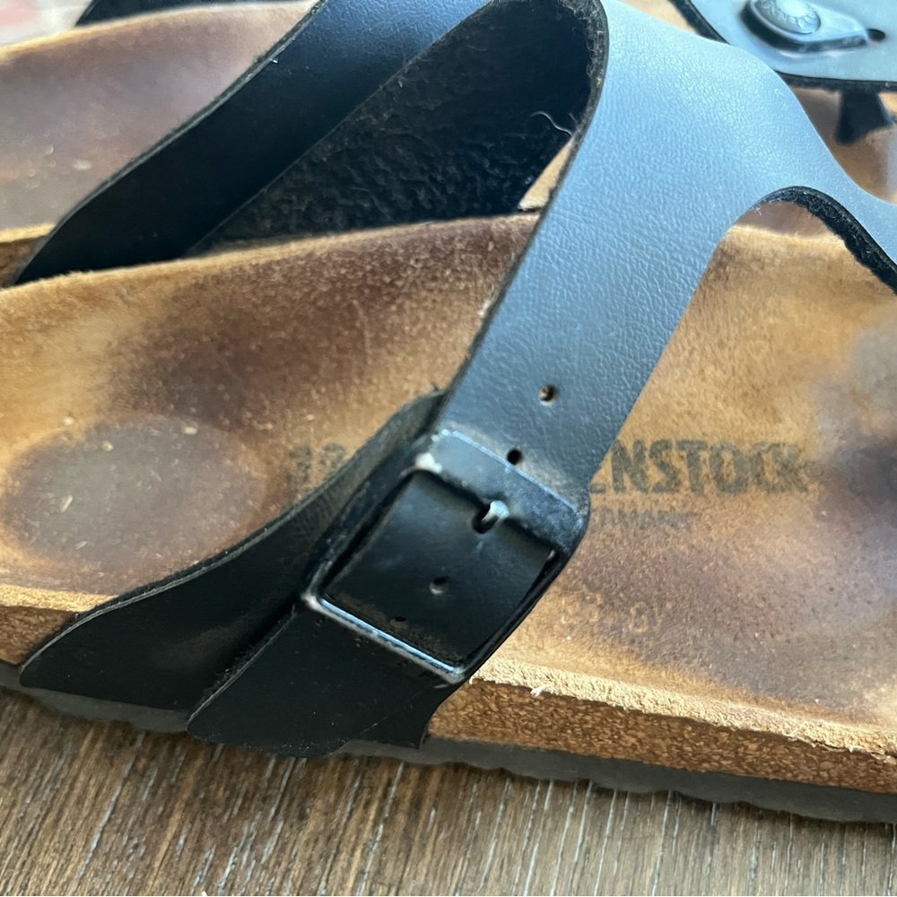 Birkenstock Black Gizeh Leather Sandals - Picture 4 of 4